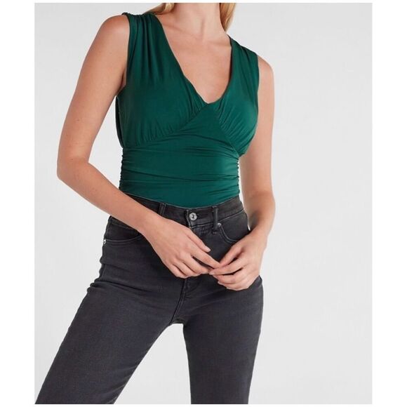 ✨EXPRESS Green Body Contour Double Layer Empire V Neck Sz XS Bodysuit✨ - Picture 1 of 9